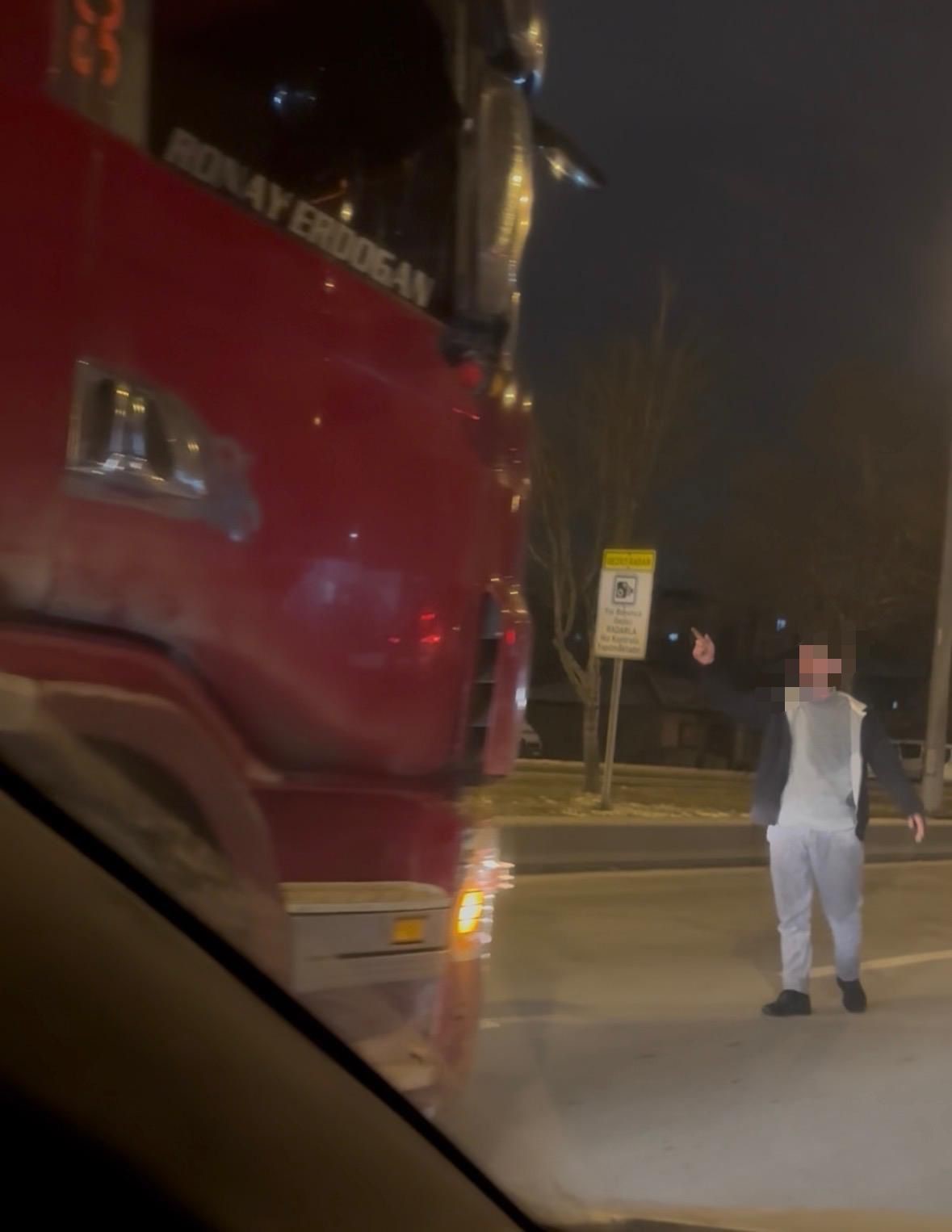 Tırın önüne atlayan şahıs hakkında adli işlem başlatıldı