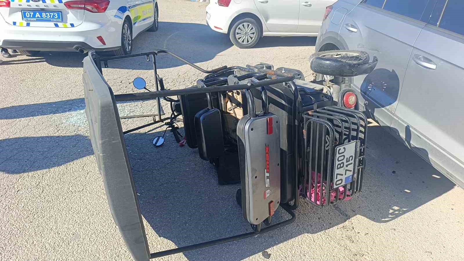 Üç tekerlekli motorlu bisiklet Otomobille çarpıştı: 1 yaralı