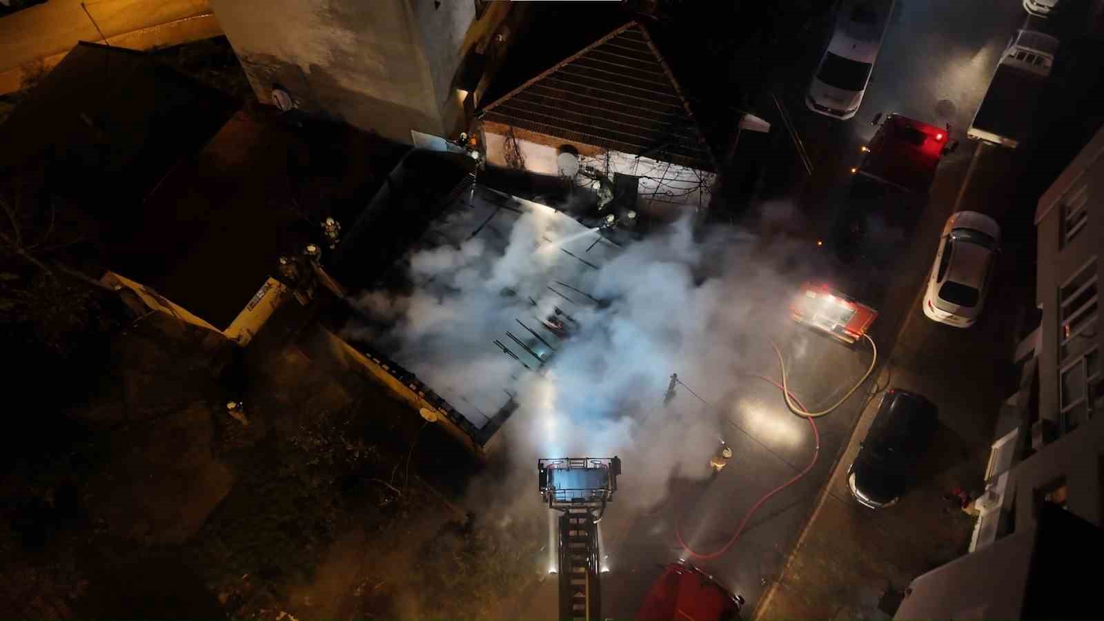 Ümraniye’de gecekondu yangını: Ev kullanılamaz hale geldi