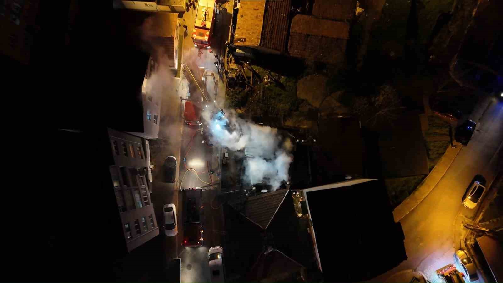 Ümraniye’de gecekondu yangını: Ev kullanılamaz hale geldi