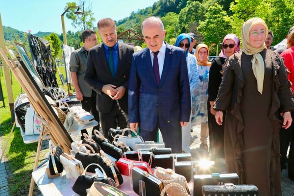 Vali Erol "İlmek İlmek Kadın Eli" sergisinin açılışına katıldı