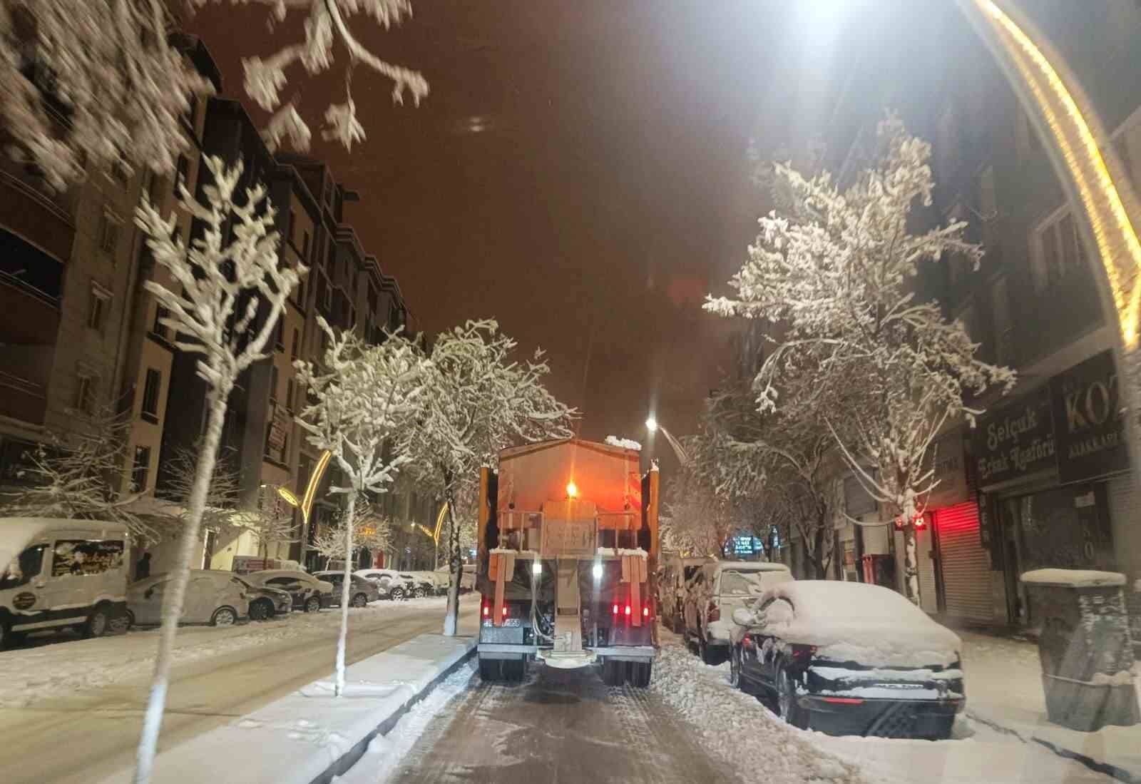 Van’da 389 yerleşim yerinin yolu kapalı