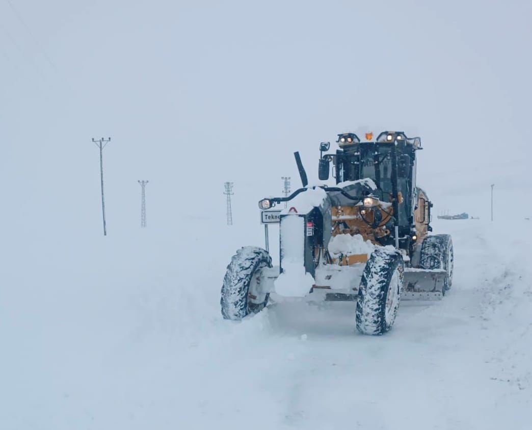 Van’da 389 yerleşim yerinin yolu kapalı