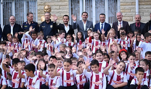 Yeniceköy'de 750 Öğrenci İnegölspor Formasına Kavuştu