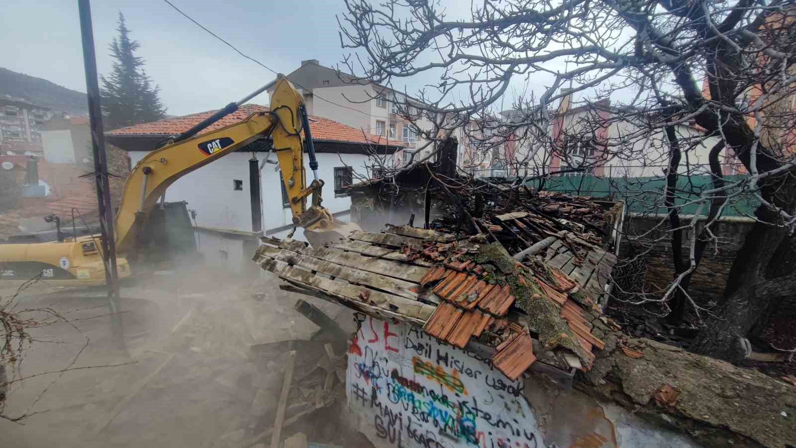 Yozgat’ta metruk binalar yıkılıyor, kentin çehresi değişiyor