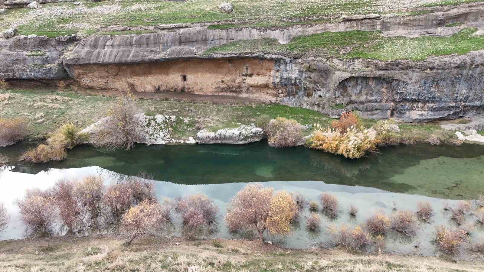 1 milyon yıl önce oluşumu tamamlandığı değerlendirilen Buzul Vadisi görüntülendi
