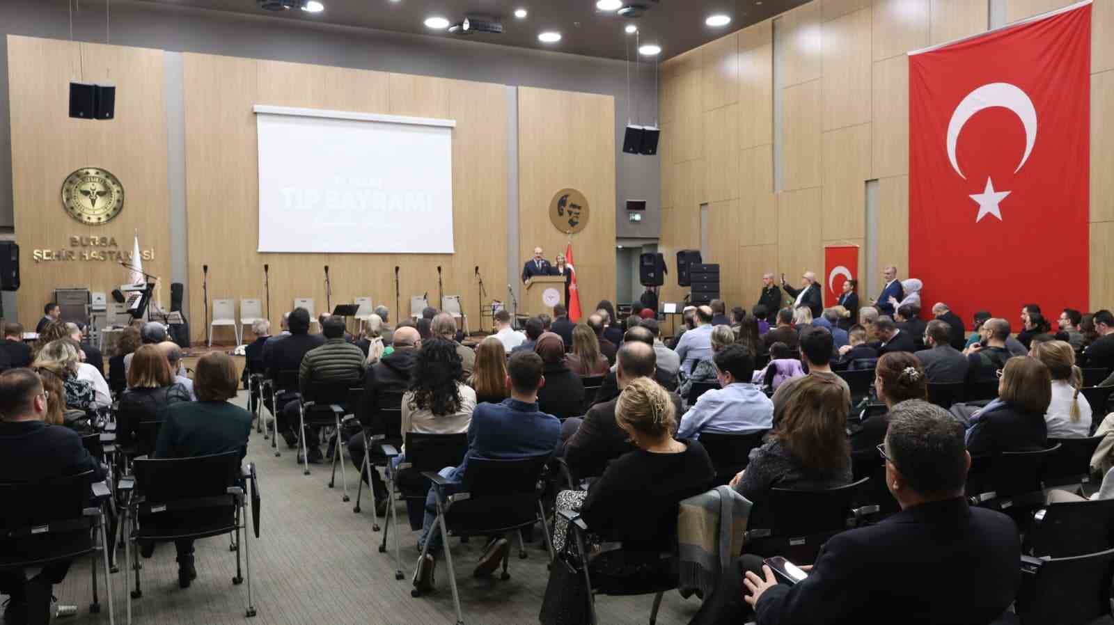 1 yılda 3 bin 766 ameliyat yapan doktora ödül
