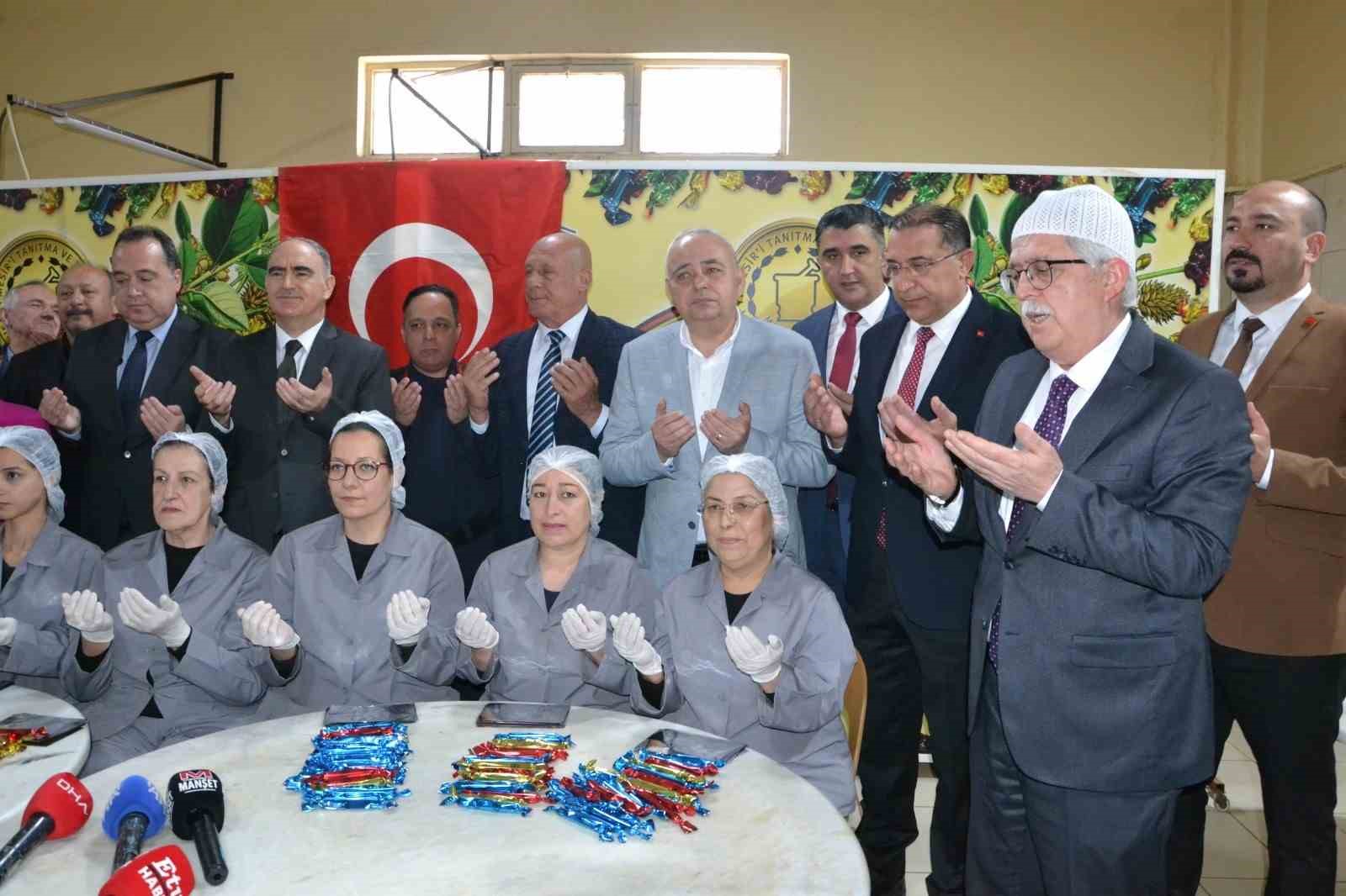 10 ton mesir için dualar okundu
