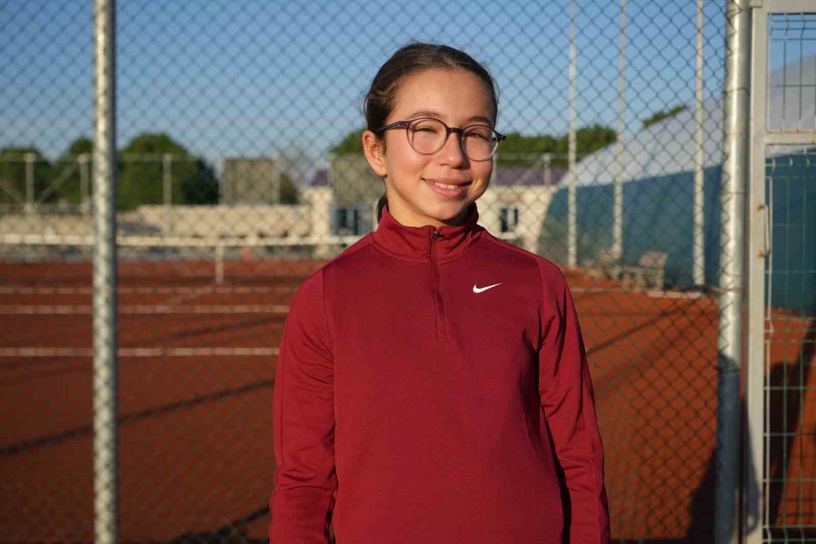 10 yaşında milli takıma seçildi, 16 turnuvada set vermeden şampiyon oldu
10 yaşında milli takıma seçildi, 16 turnuvada set vermeden şampiyon oldu