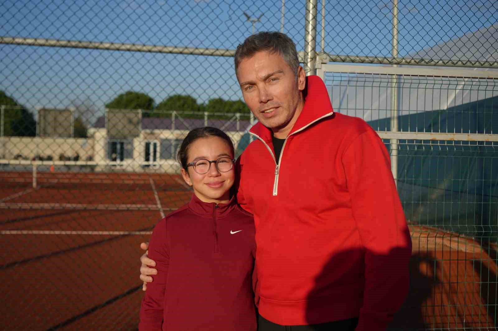 10 yaşında milli takıma seçildi, 16 turnuvada set vermeden şampiyon oldu
10 yaşında milli takıma seçildi, 16 turnuvada set vermeden şampiyon oldu