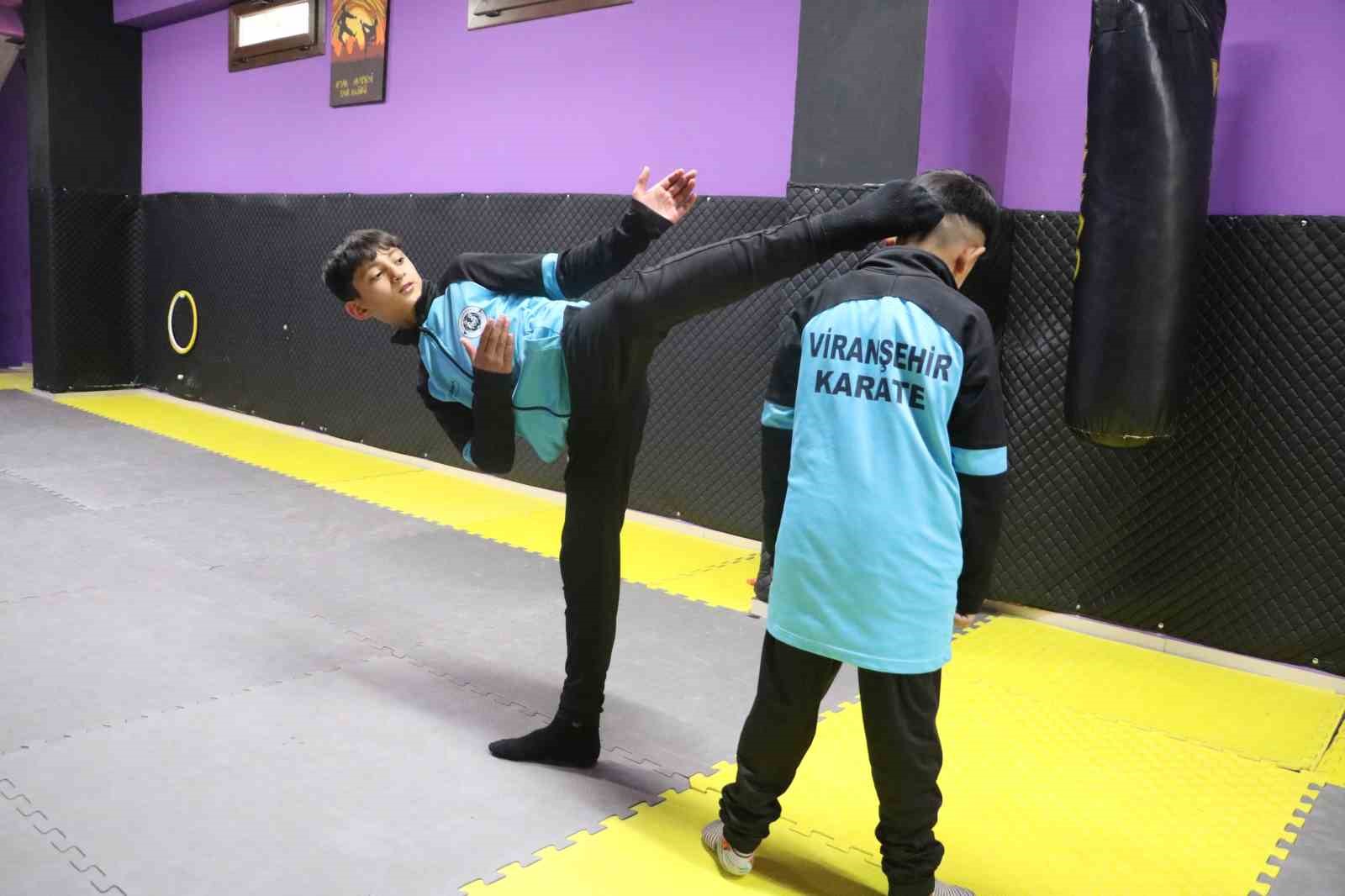 10 yaşındaki karateciden 20 madalyalık büyük başarı
