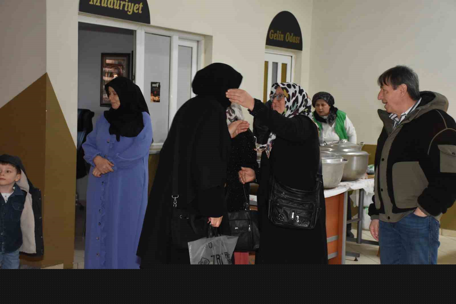 10 yıllık akraba iftarı geleneği 500 kişilik katılımla gerçekleşti
