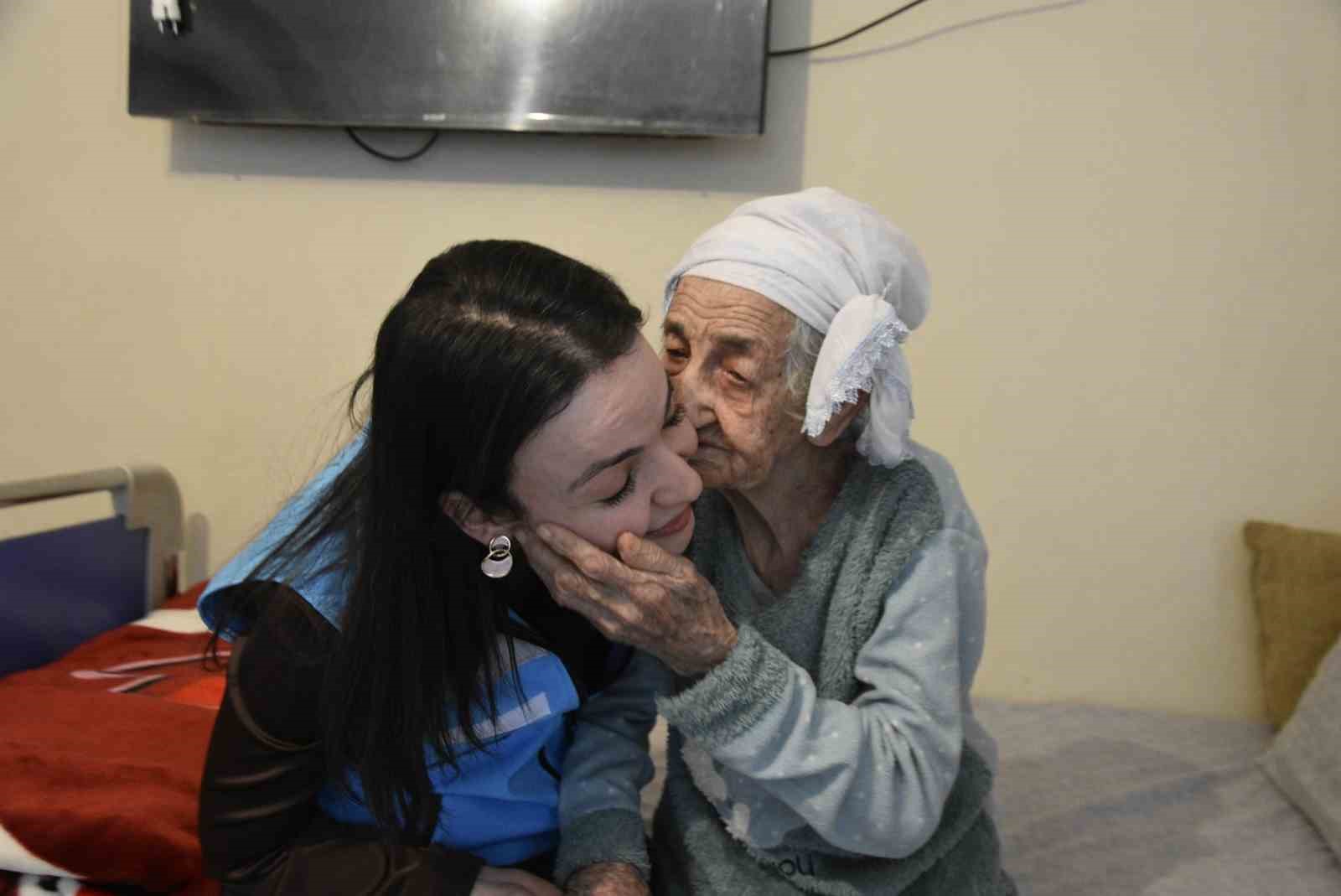 101 yaşındaki hastaya evde özel bakım
