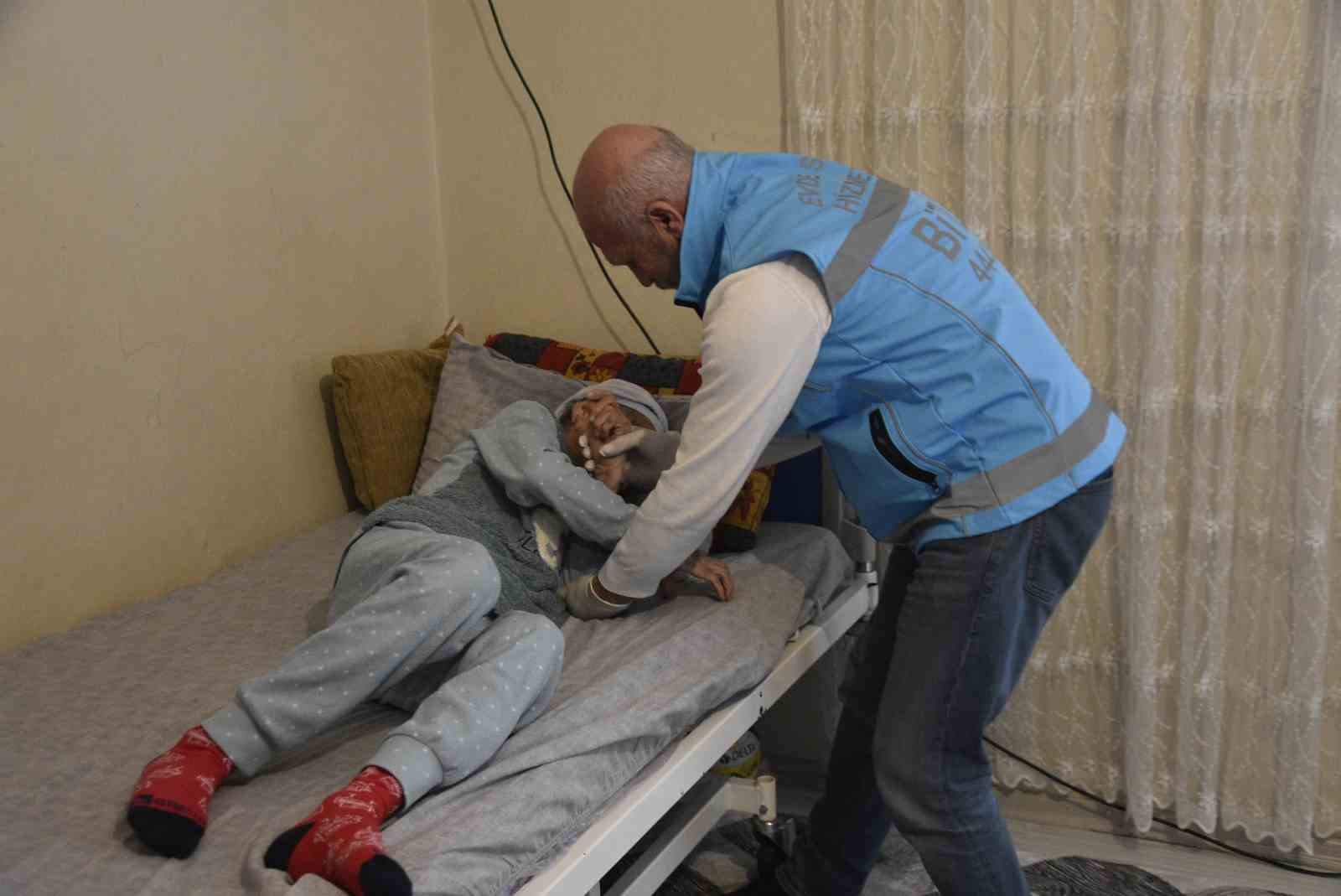 101 yaşındaki hastaya evde özel bakım
