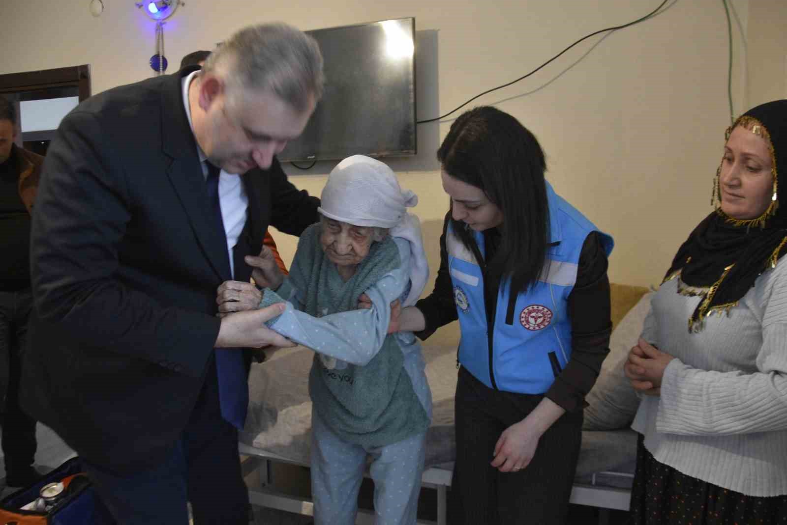 101 yaşındaki hastaya evde özel bakım
