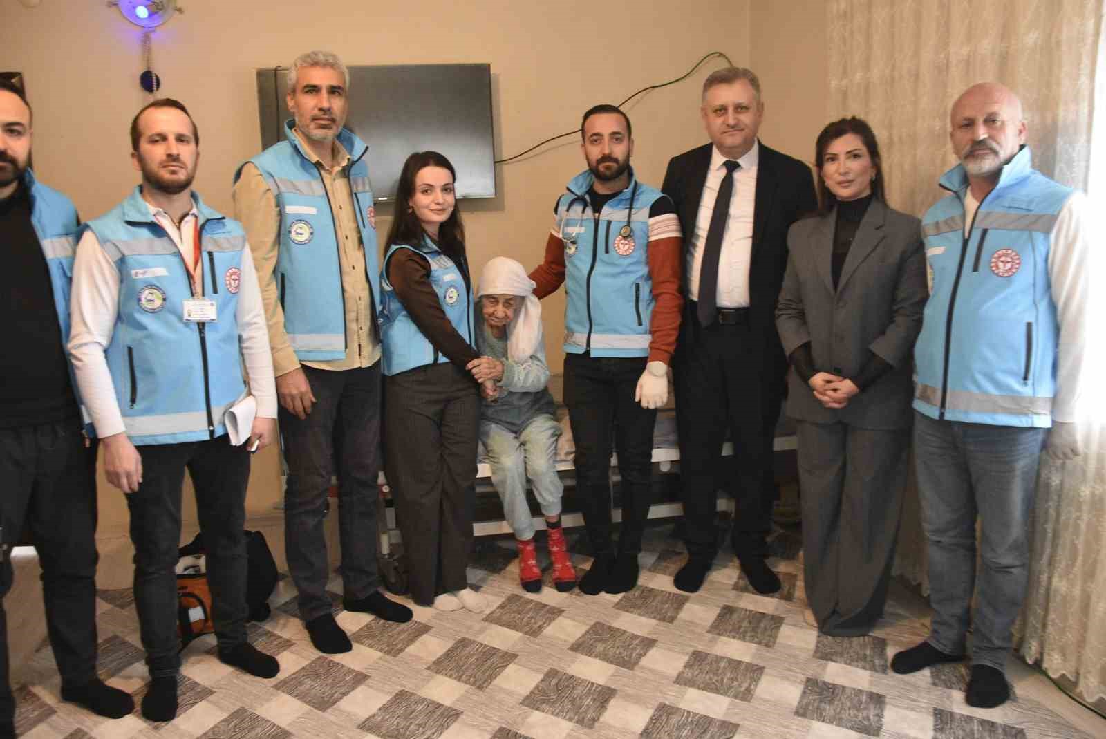 101 yaşındaki hastaya evde özel bakım
