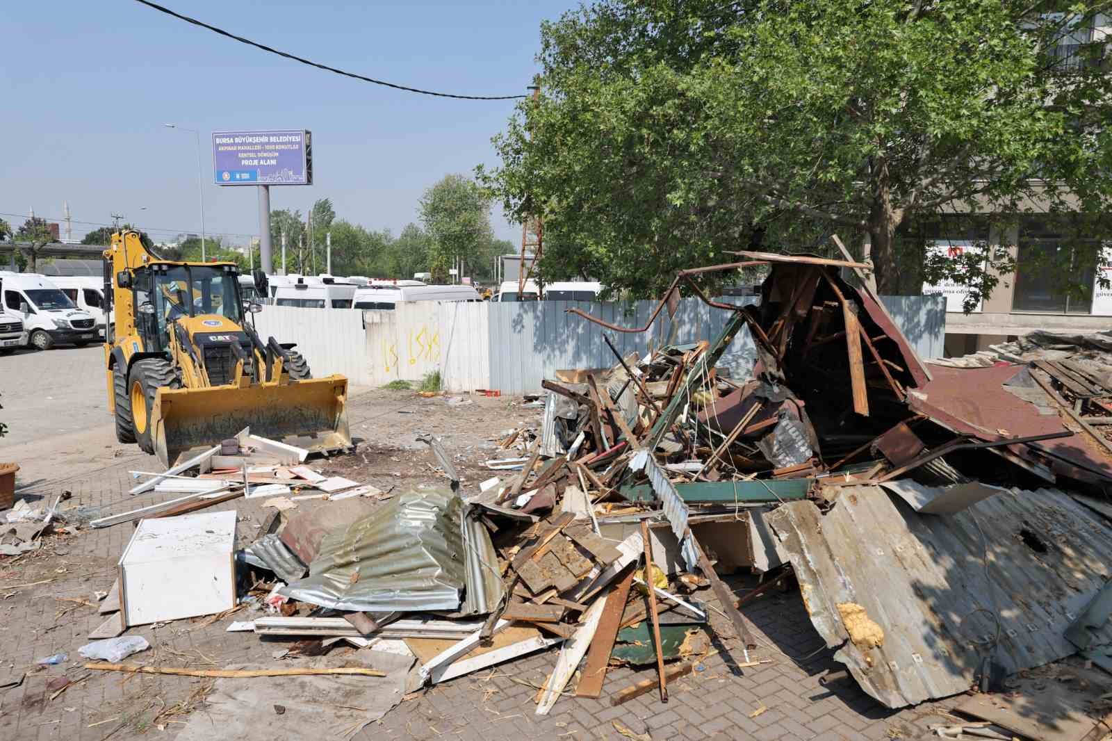 1050 Konutlar’daki yeşil alan işgalden kurtarıldı
