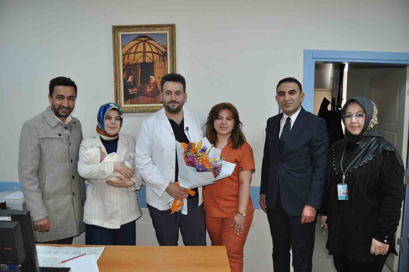 11 yıldır hasret çeken çift, abdominal serklaj ameliyatının ardından bebeklerine kavuştu
