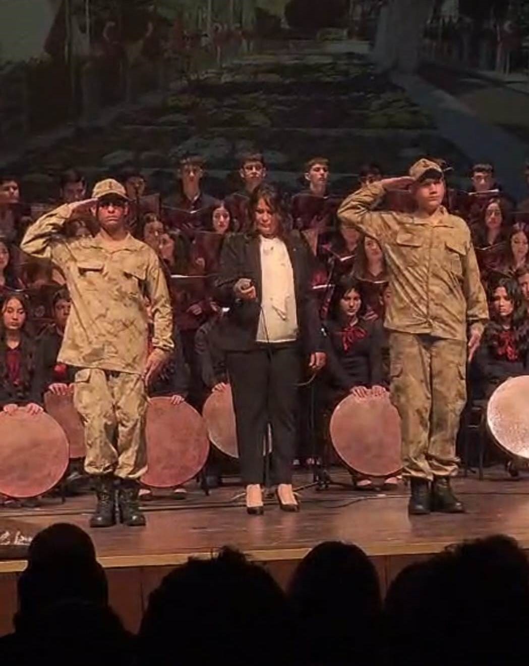 111 genç yürekten dev Çanakkale Oratoryosu
111 genç yürekten dev Çanakkale Oratoryosu