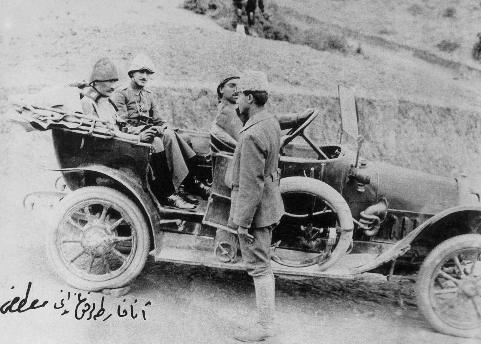 111 yıl önce Atatürk’ün o tarihi fotoğrafının çekildiği alan tarihe tanıklı ediyor
