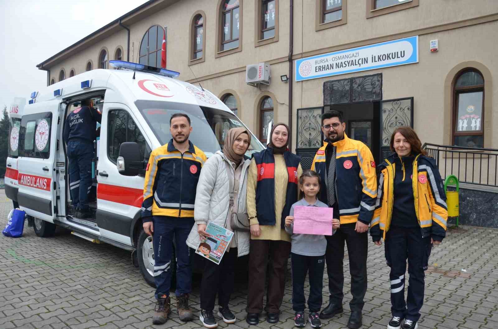 112’den minik Yağmur ve arkadaşlarına karne hediyesi
