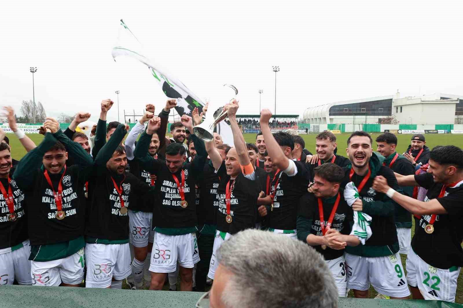 12 Bingölspor kupayı evinde kaldırıldı
