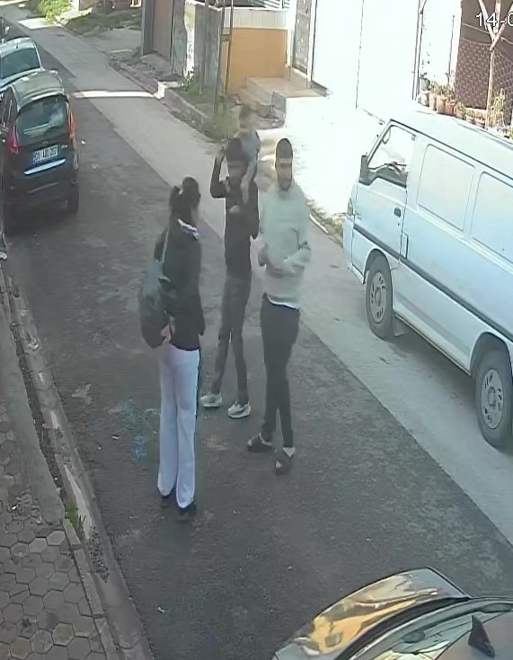 1,2 milyonluk vurgun: Altınları paylaşıp eğlendiler
