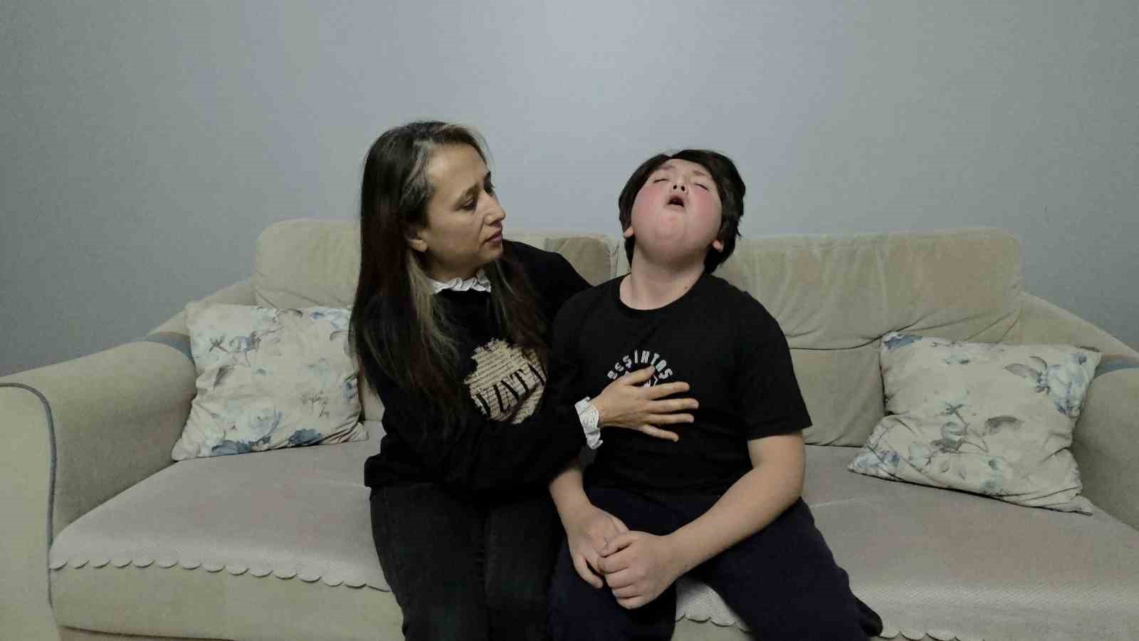 12 yaşındaki çocuk 8 yıldır öksürüyor
