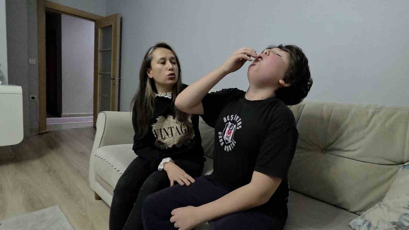 12 yaşındaki çocuk 8 yıldır öksürüyor
