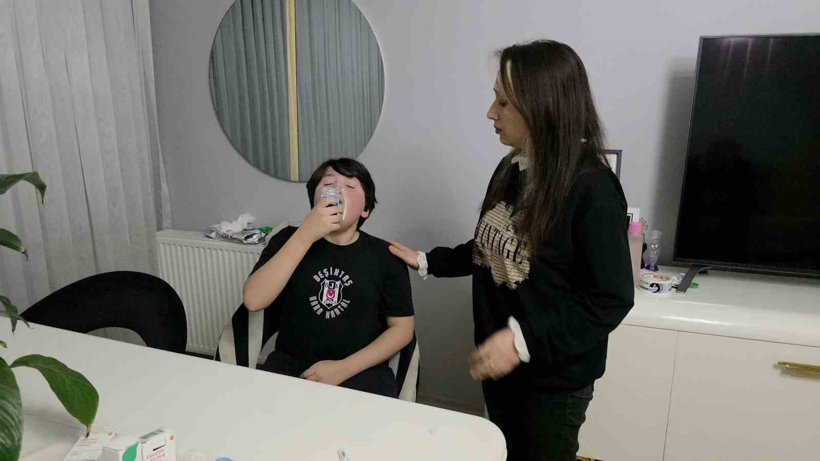 12 yaşındaki çocuk 8 yıldır öksürüyor
