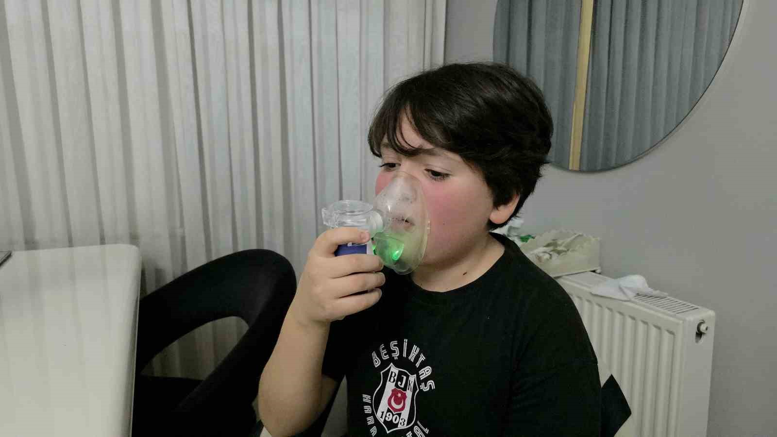 12 yaşındaki çocuk 8 yıldır öksürüyor
