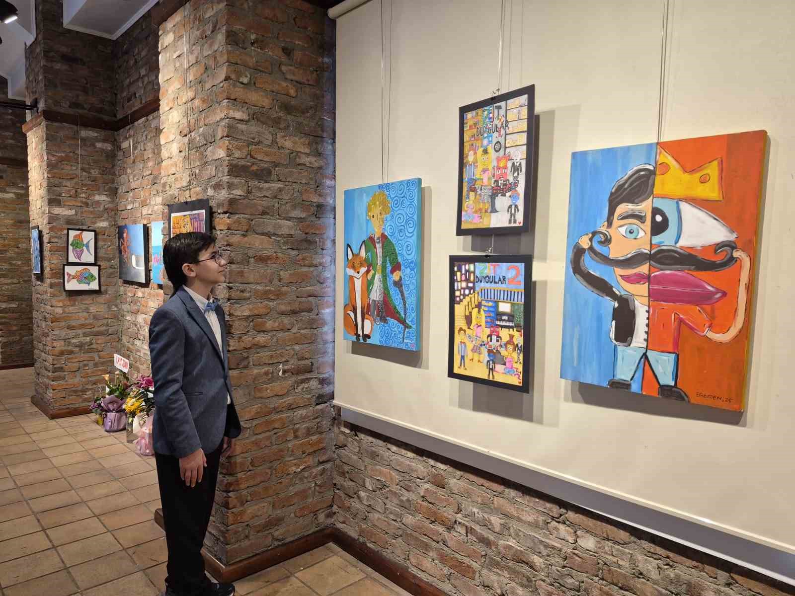 12 yaşındaki Egemen’in resim sergisi
