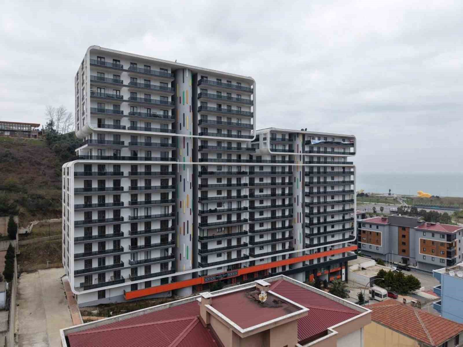 12 yıldır bitmeyen konutun kayyumu konuştu: "Asıl mağdur benim"
12 yıldır bitmeyen konutun kayyumu konuştu: "Asıl mağdur benim"