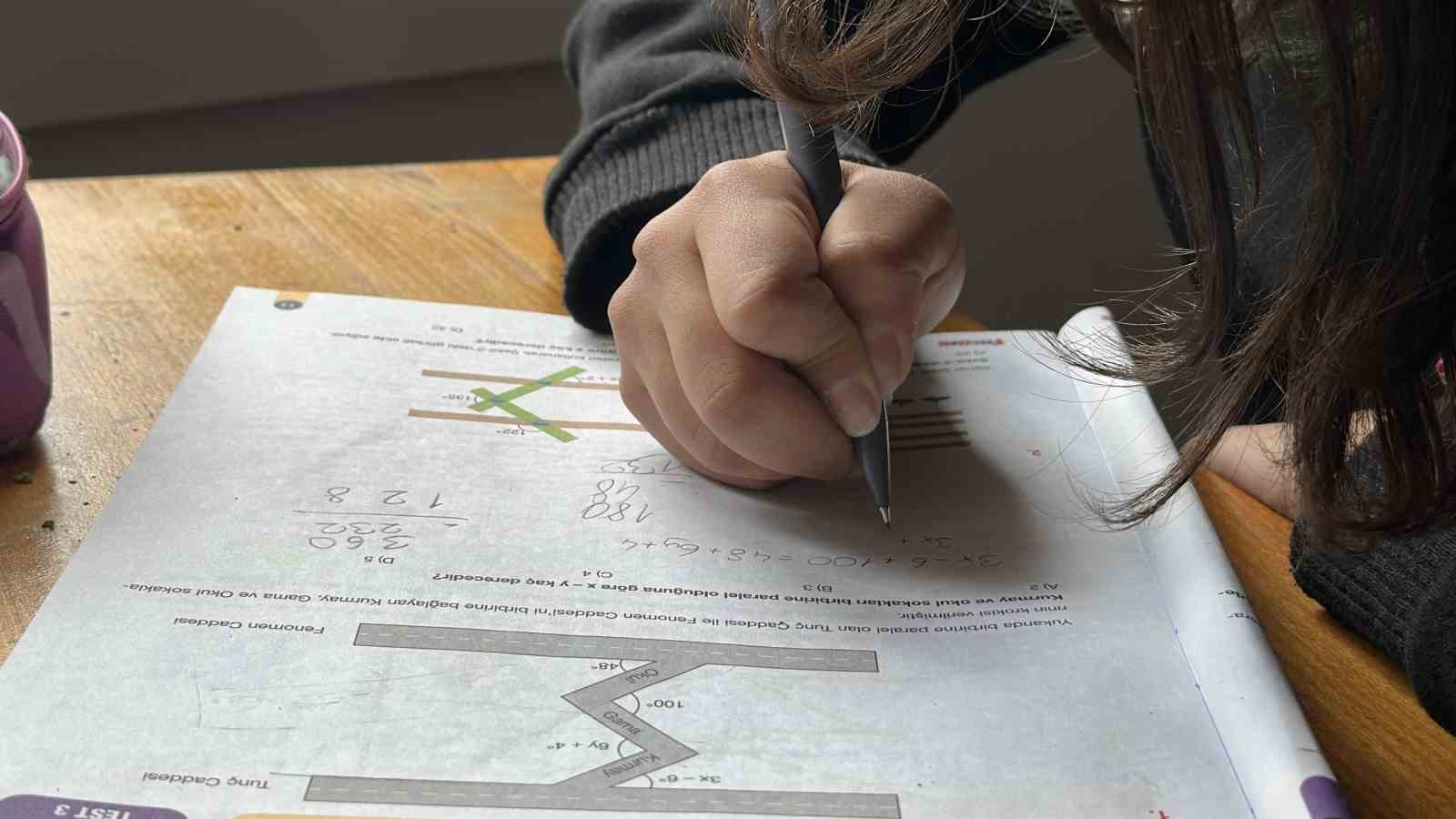 13 yaşındaki Defne Güler Amerikan Matematik Olimpiyatları’nda altın madalya kazandı
