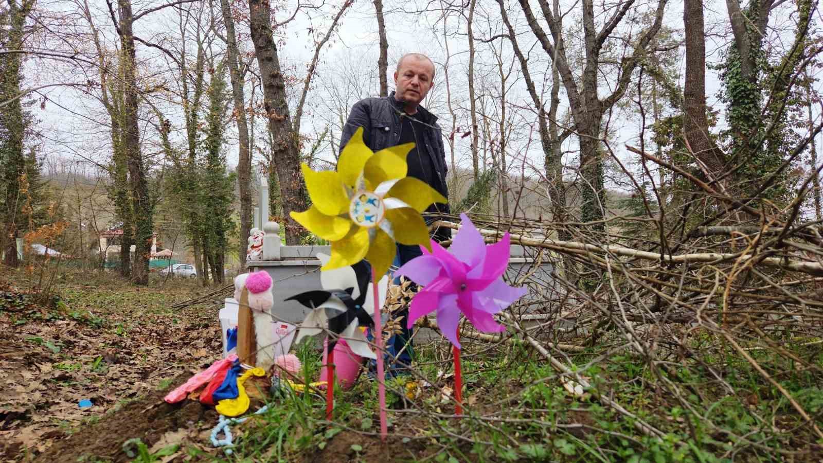 13 yaşındaki kızlarını kazada kaybeden ailenin en acı bayramı
13 yaşındaki kızlarını kazada kaybeden ailenin en acı bayramı