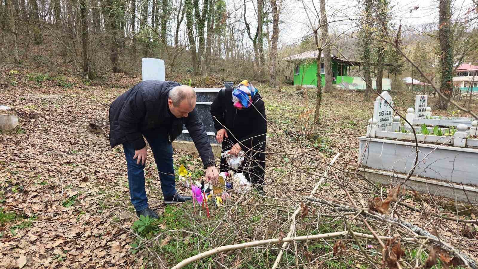 13 yaşındaki kızlarını kazada kaybeden ailenin en acı bayramı
13 yaşındaki kızlarını kazada kaybeden ailenin en acı bayramı