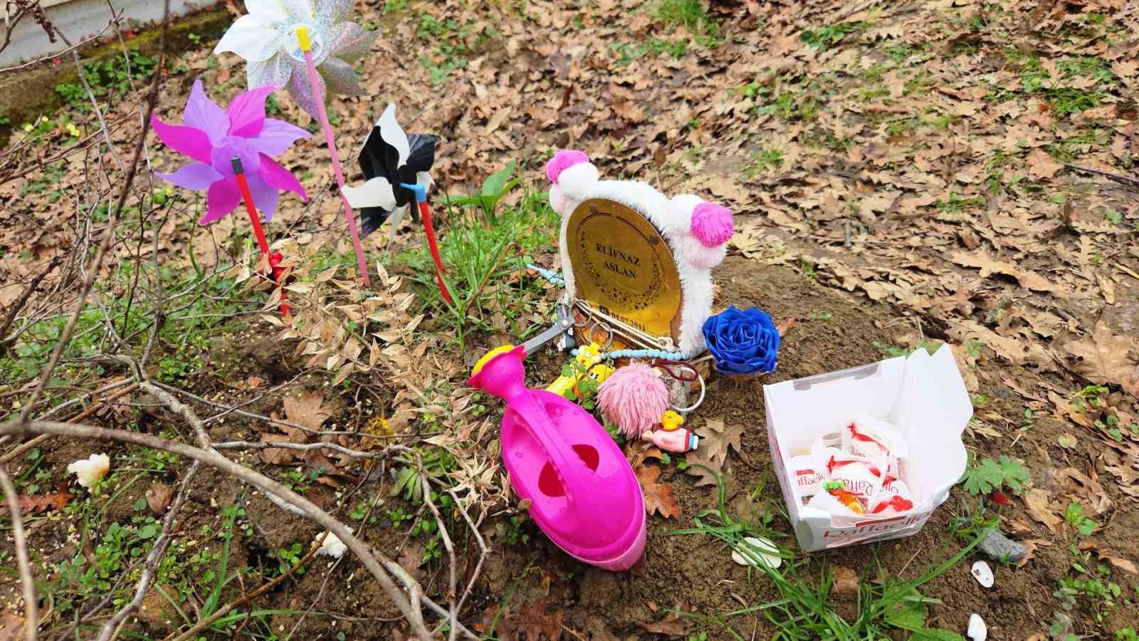 13 yaşındaki kızlarını kazada kaybeden ailenin en acı bayramı
13 yaşındaki kızlarını kazada kaybeden ailenin en acı bayramı