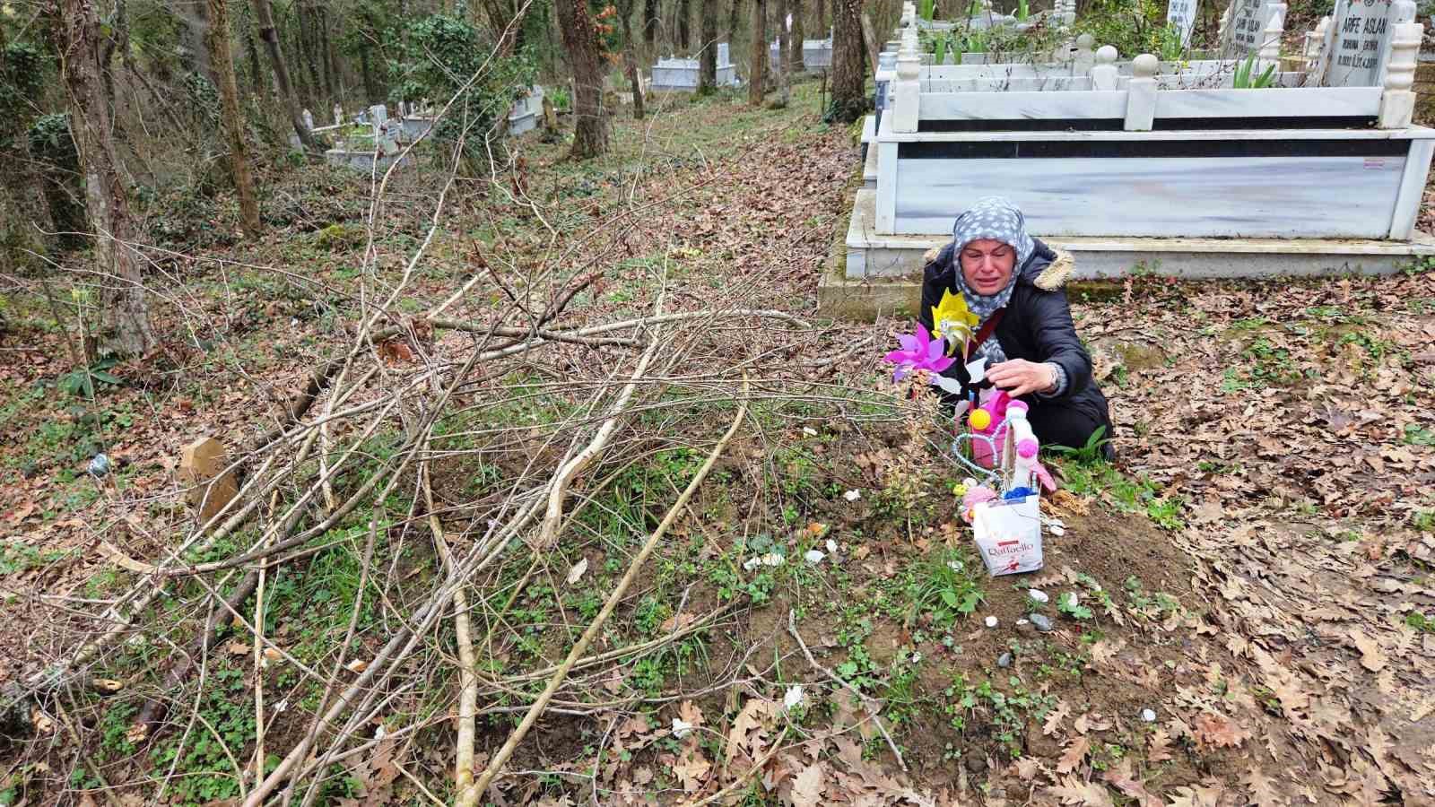 13 yaşındaki kızlarını kazada kaybeden ailenin en acı bayramı
13 yaşındaki kızlarını kazada kaybeden ailenin en acı bayramı