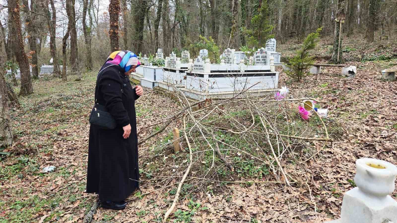 13 yaşındaki kızlarını kazada kaybeden ailenin en acı bayramı
13 yaşındaki kızlarını kazada kaybeden ailenin en acı bayramı