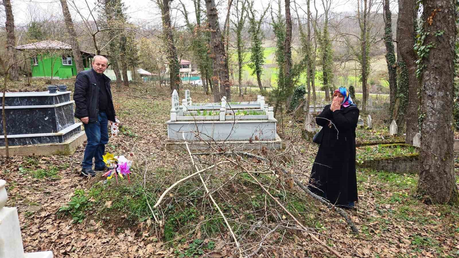 13 yaşındaki kızlarını kazada kaybeden ailenin en acı bayramı
13 yaşındaki kızlarını kazada kaybeden ailenin en acı bayramı