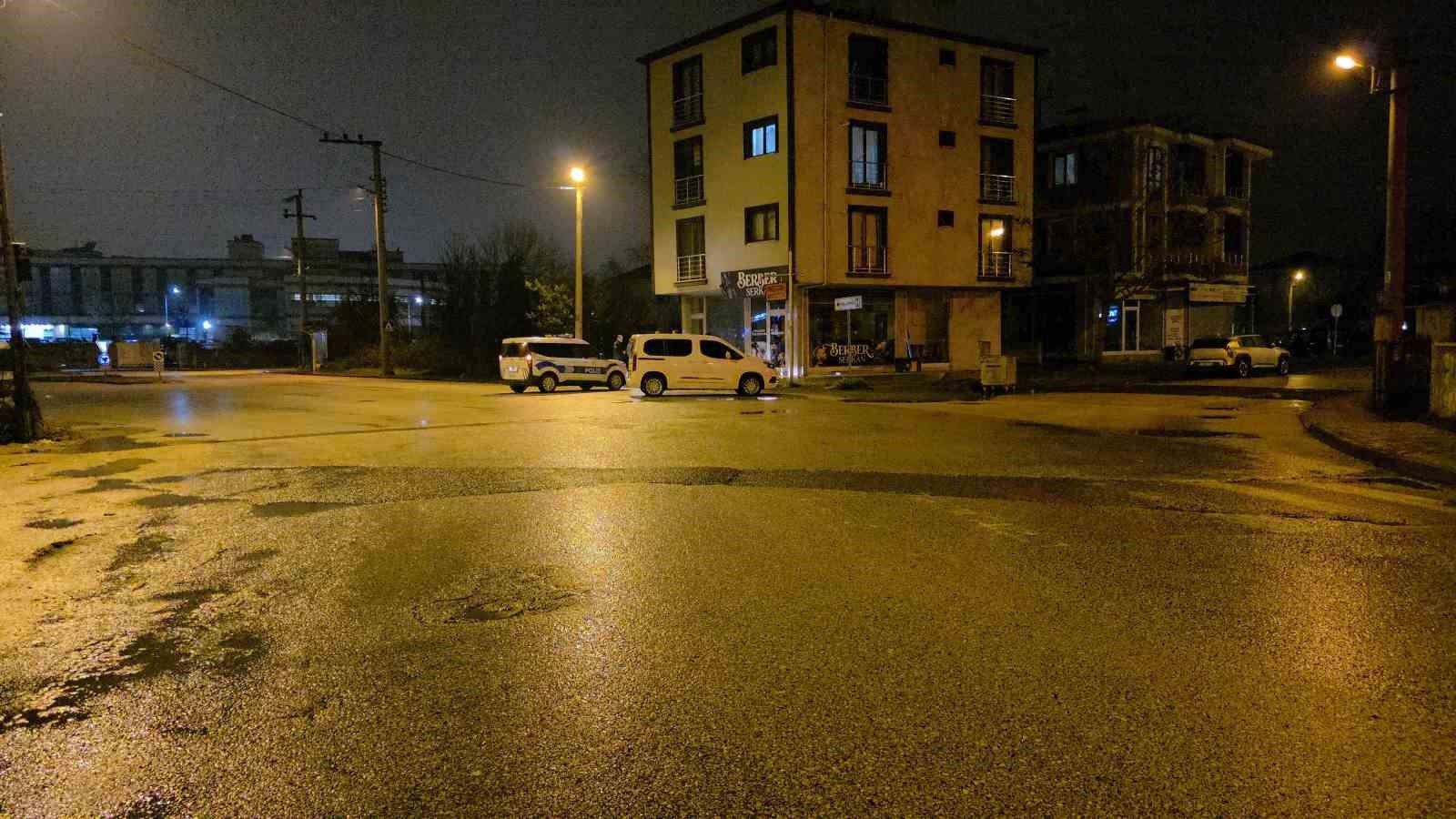 14 yaşında çocuk, otobüs durağında silahla vurulmuş halde bulundu
