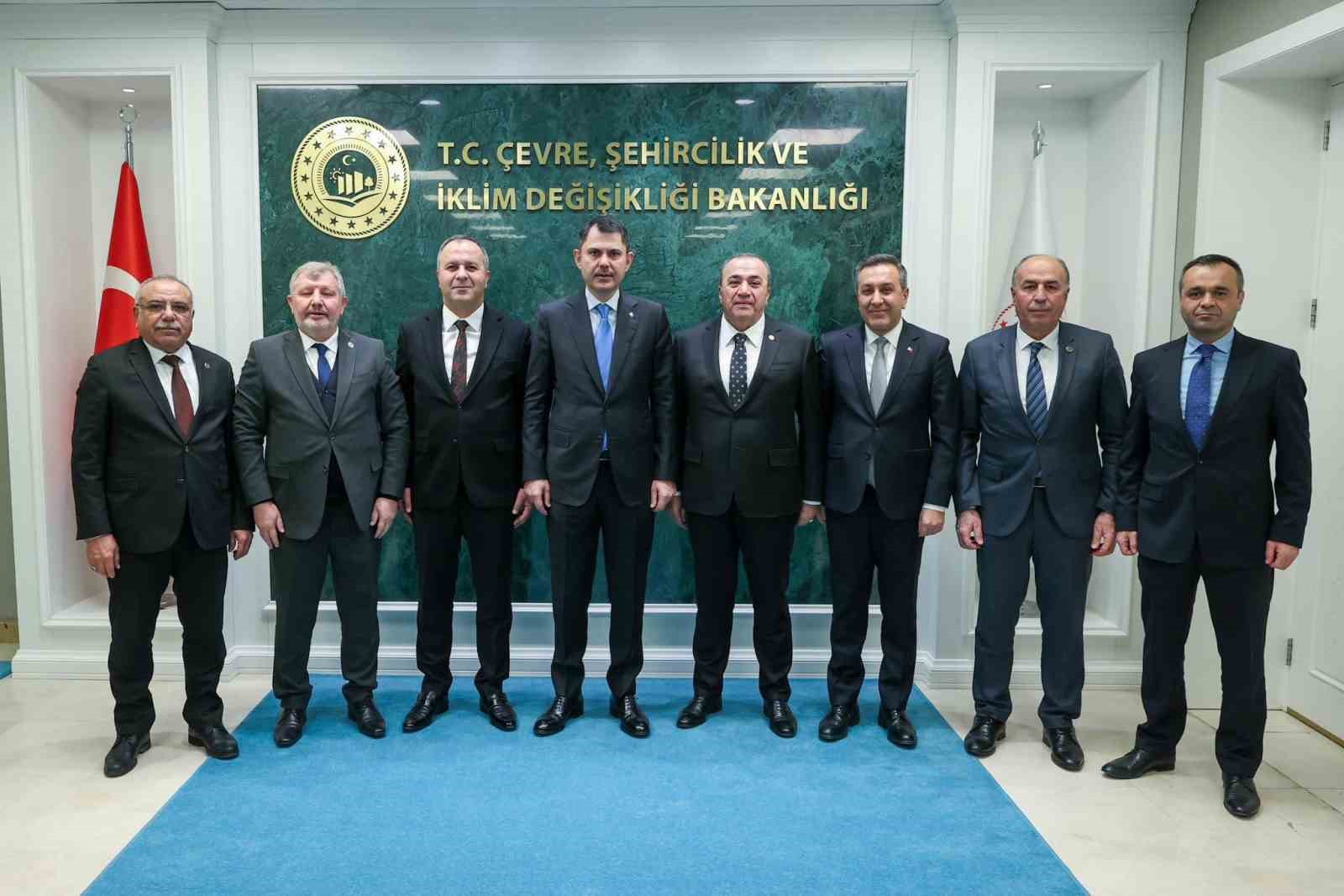140 bin metrekarelik mesire alanının tapusu Sungurlu Belediyesi’ne devredildi
140 bin metrekarelik mesire alanının tapusu Sungurlu Belediyesi’ne devredildi