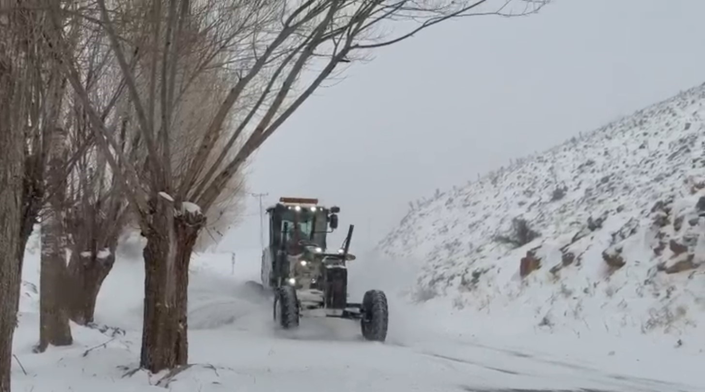 149 mahallede yol açma çalışmaları devam ediyor
149 mahallede yol açma çalışmaları devam ediyor