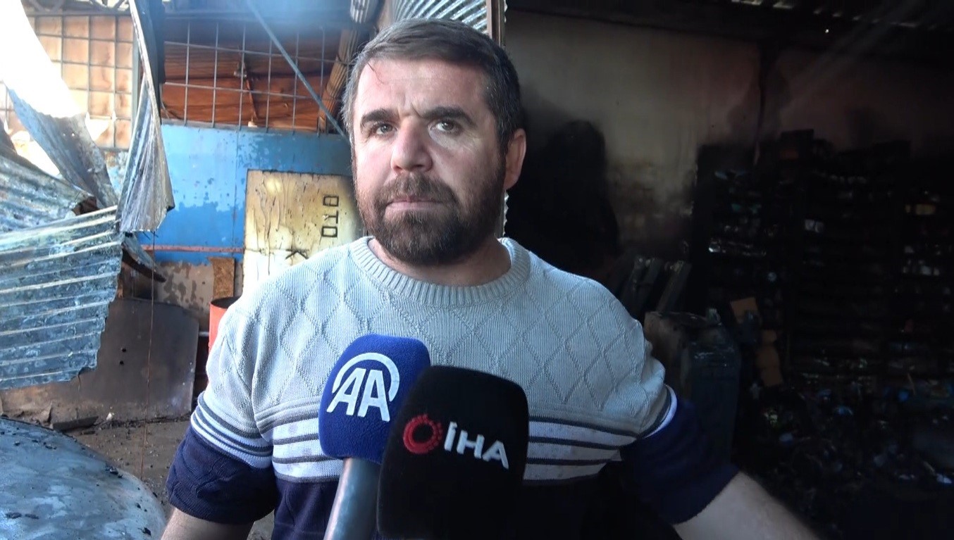 15 gün önce taşıdığı işyeri gözlerinin önünde küle döndü
15 gün önce taşıdığı işyeri gözlerinin önünde küle döndü