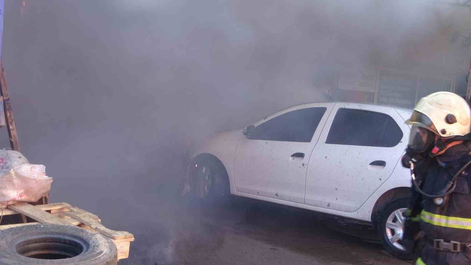 15 gün önce taşıdığı işyeri gözlerinin önünde küle döndü
15 gün önce taşıdığı işyeri gözlerinin önünde küle döndü
