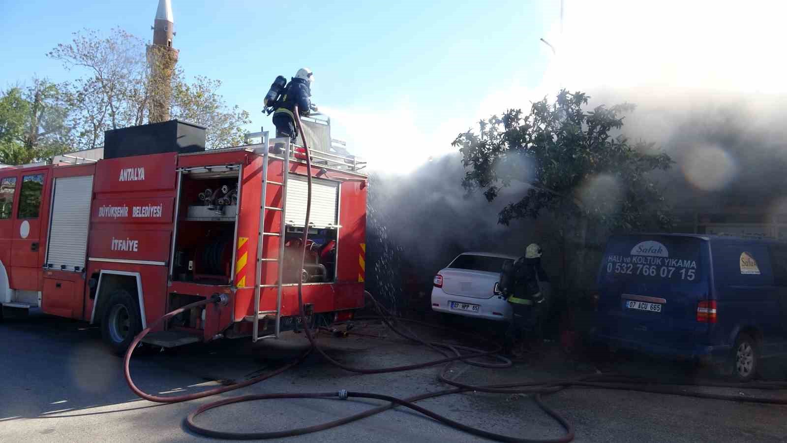 15 gün önce taşıdığı işyeri gözlerinin önünde küle döndü
15 gün önce taşıdığı işyeri gözlerinin önünde küle döndü