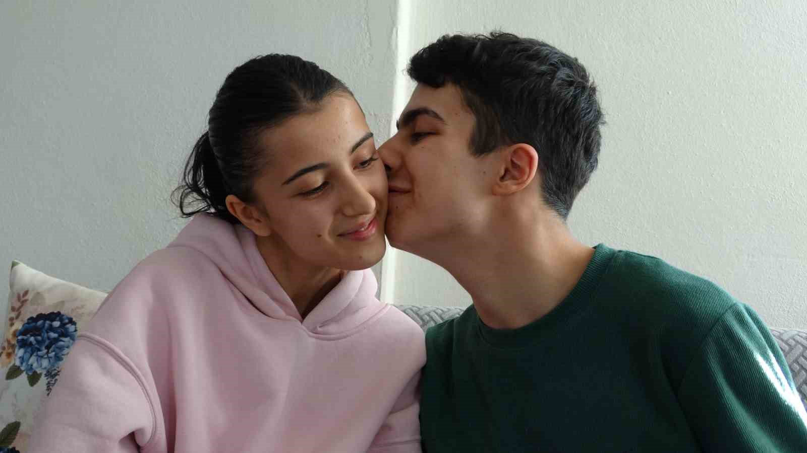 15 yaşındaki Burak’ın otizmle mücadelesi başarı hikayesine dönüştü
15 yaşındaki Burak’ın otizmle mücadelesi başarı hikayesine dönüştü