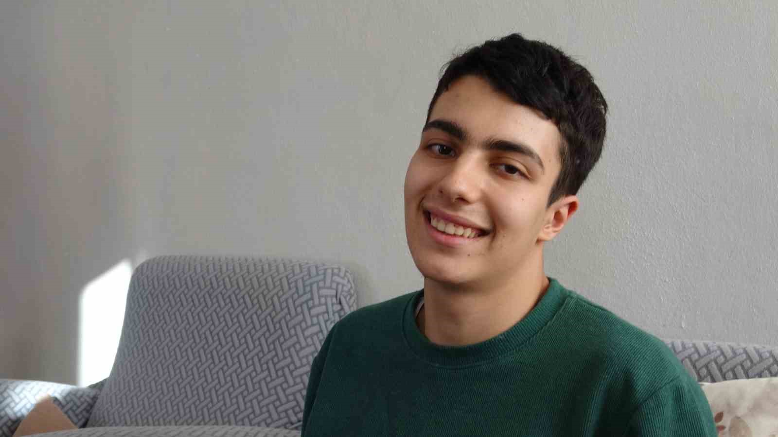 15 yaşındaki Burak’ın otizmle mücadelesi başarı hikayesine dönüştü
15 yaşındaki Burak’ın otizmle mücadelesi başarı hikayesine dönüştü