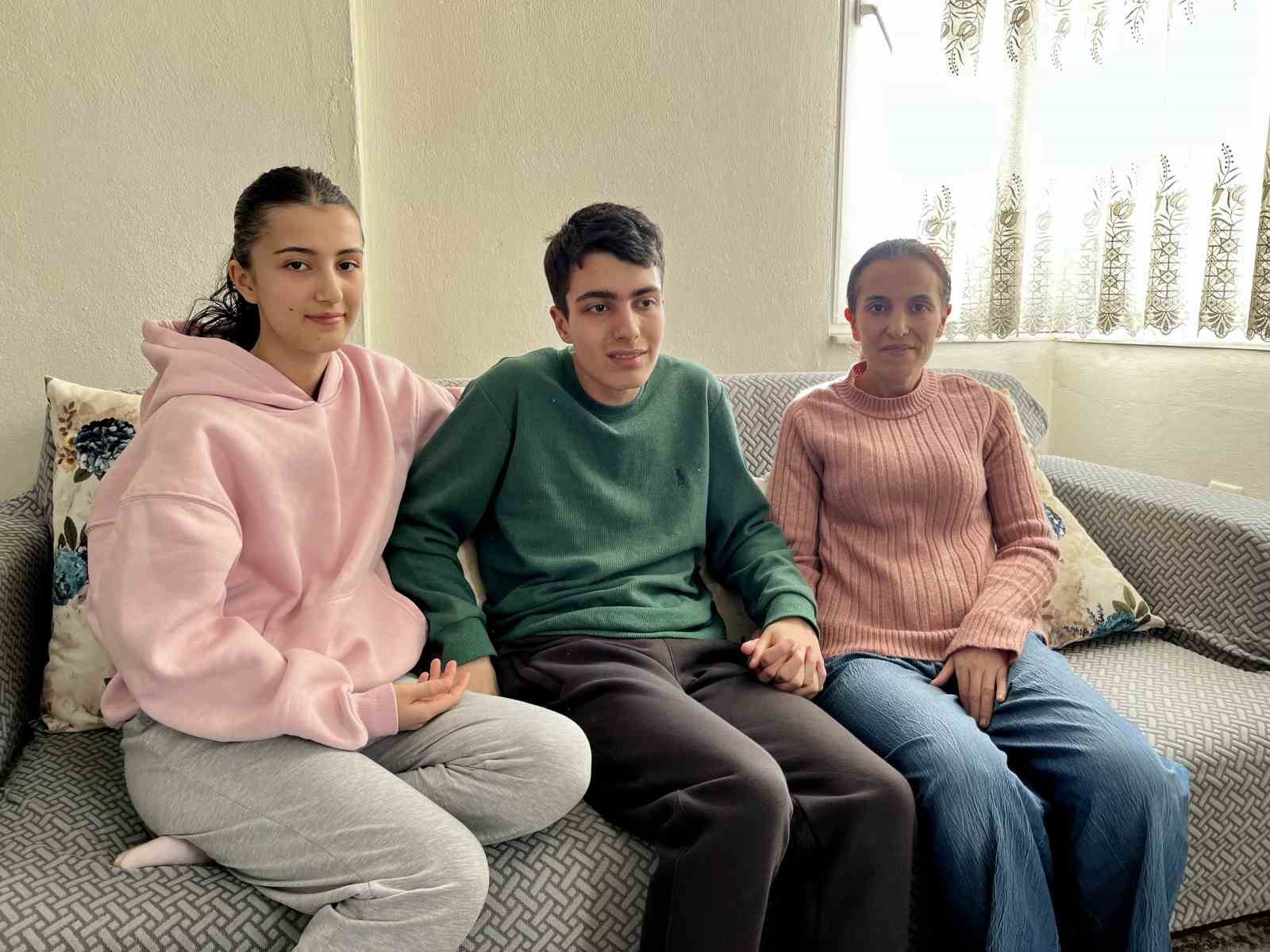 15 yaşındaki Burak’ın otizmle mücadelesi başarı hikayesine dönüştü
15 yaşındaki Burak’ın otizmle mücadelesi başarı hikayesine dönüştü