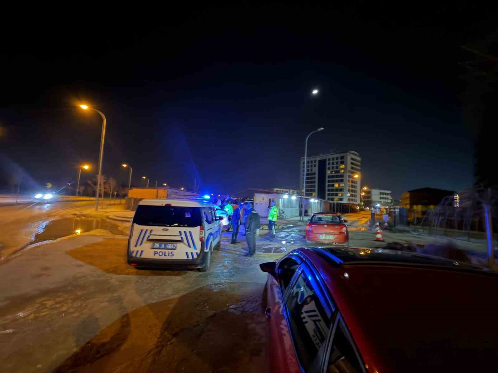 1.55 promil alkollü yakalanan ve 14 bin TL ceza kesilen sürücü, karakola köpeğiyle gitti
